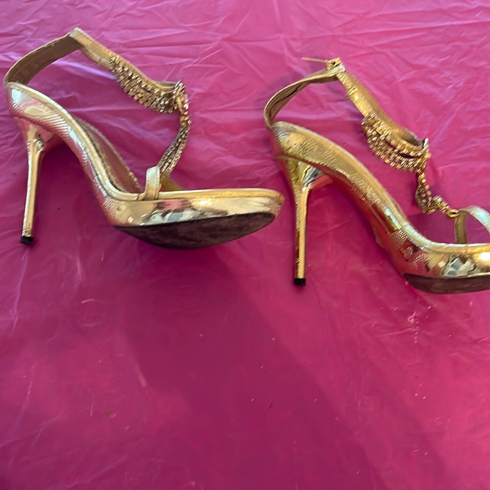 Wild Rose Golden Rhinestone accent  Stilletto Heels Size 7.5-8
